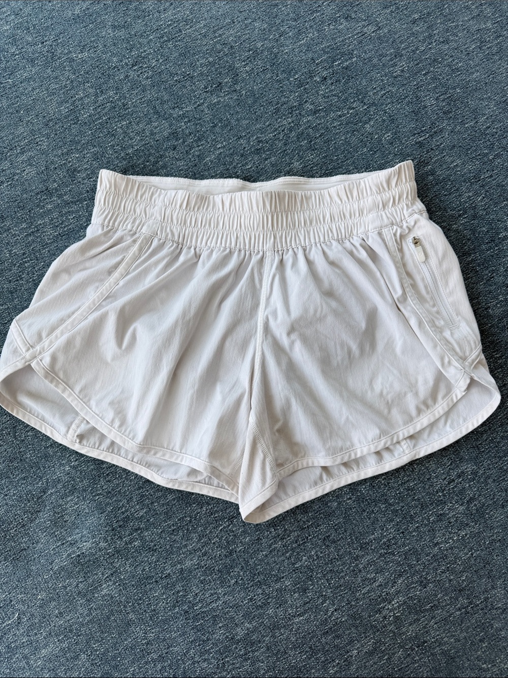 lululemon Tracker Lined 3.5” White Shorts Size 8 | Excellent Condition